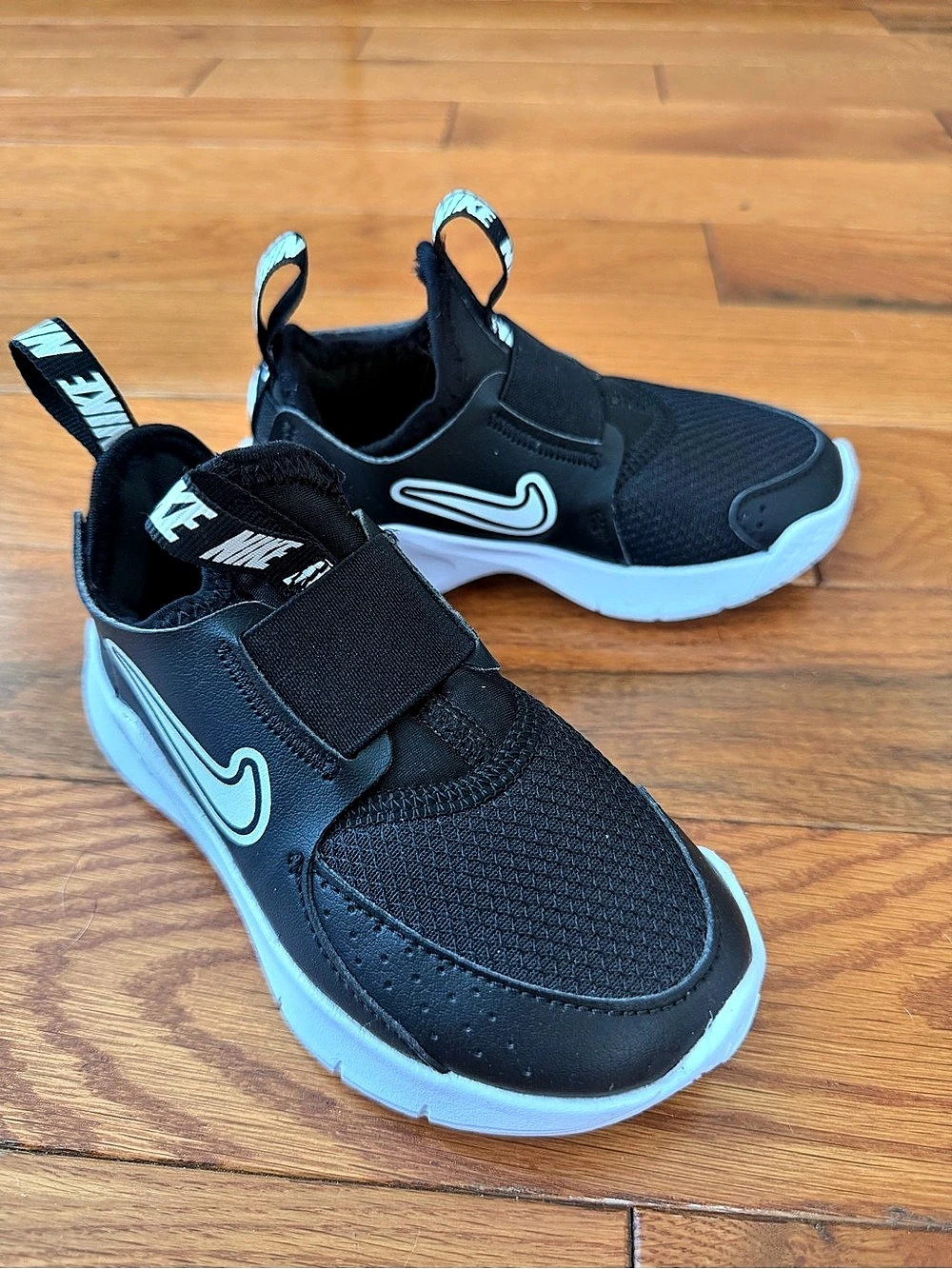 NEW Nike Flex Runner 2 Kids' Black Sneakers